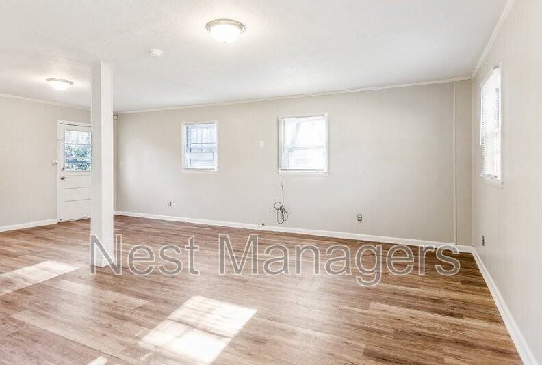 1089 Essex Pl - Photo 5 of 30