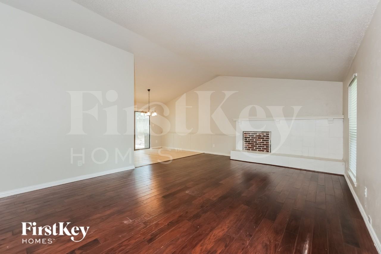 1800 Chittam Dr - Photo 2 of 16