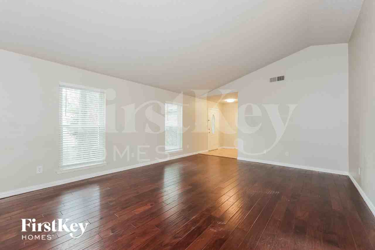 1800 Chittam Dr - Photo 3 of 16