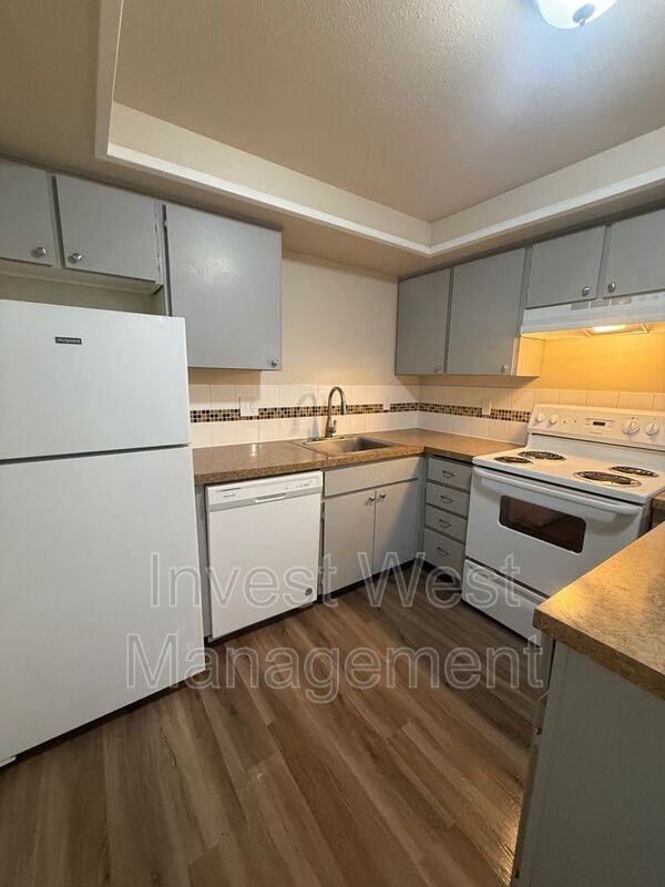 2815 Estreet #Q - Photo 3 of 9