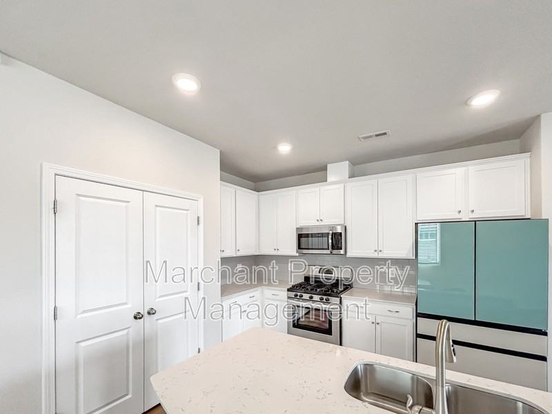 324 E Compass Way - Photo 6 of 20