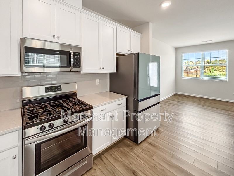 324 E Compass Way - Photo 7 of 20