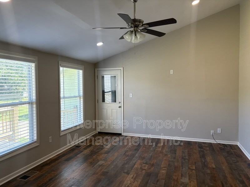 6843 Autumnhill Ln - Photo 4 of 50