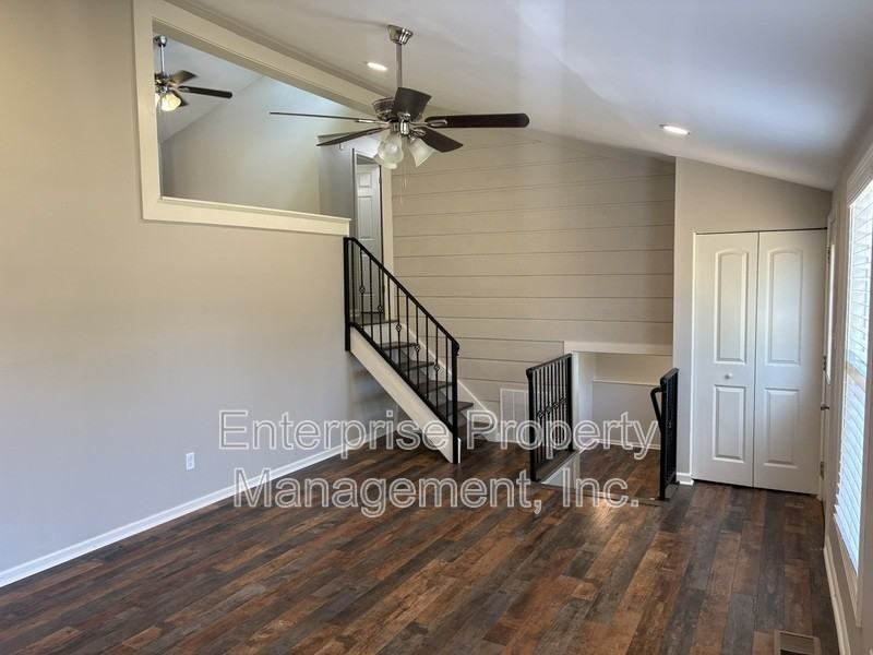 6843 Autumnhill Ln - Photo 5 of 50