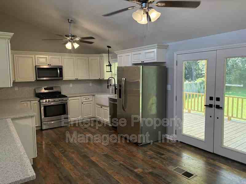 6843 Autumnhill Ln - Photo 7 of 50