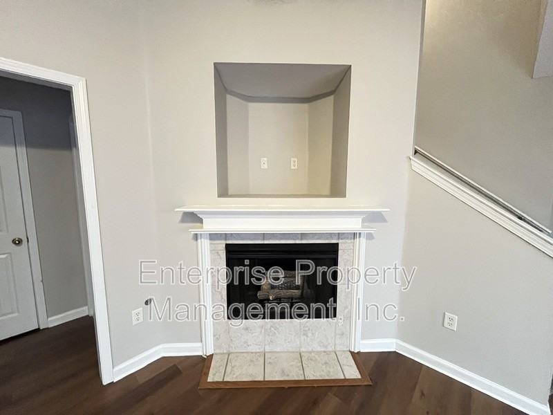 1513 Estacada Way - Photo 3 of 17
