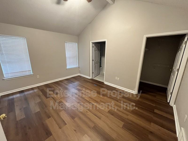 1513 Estacada Way - Photo 4 of 17