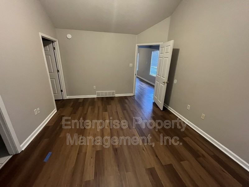 1513 Estacada Way - Photo 5 of 17