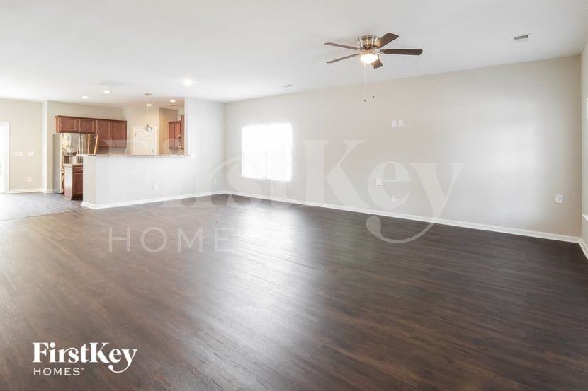 2815 Pottinger Dr - Photo 3 of 15