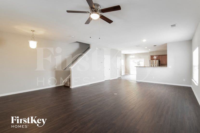 2815 Pottinger Dr - Photo 4 of 15