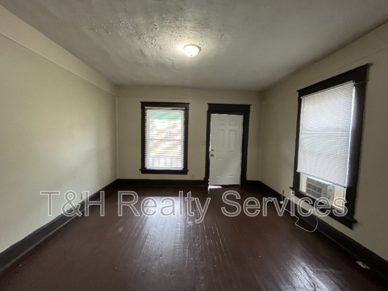 1029 N Parker Ave - Photo 6 of 21