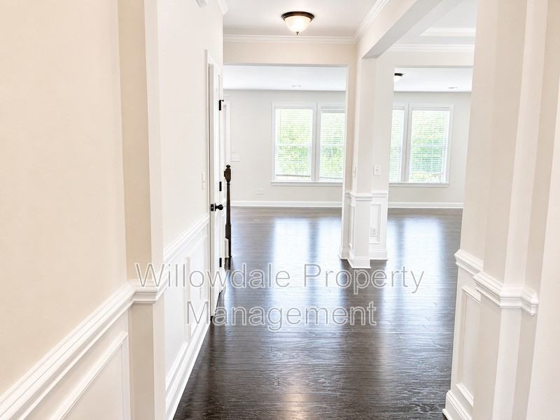 1608 Fairbanks Rd - Photo 3 of 27