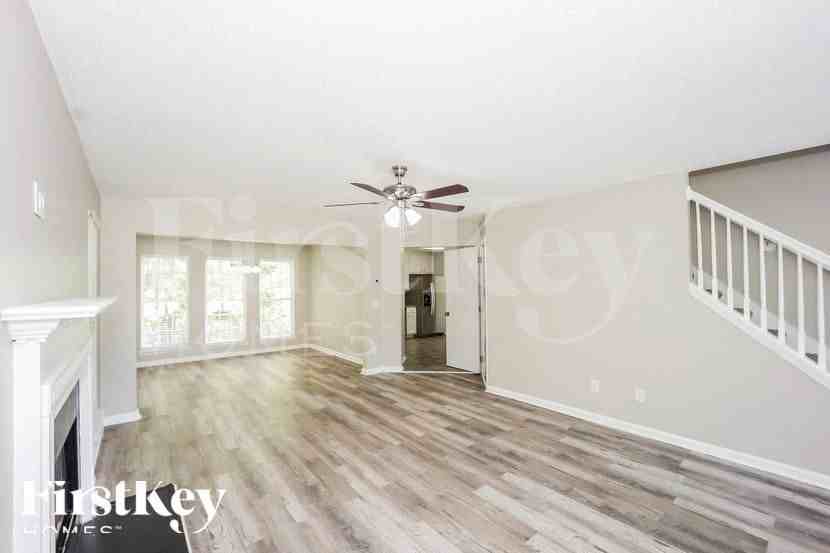 205 Mcintosh Ct - Photo 3 of 15