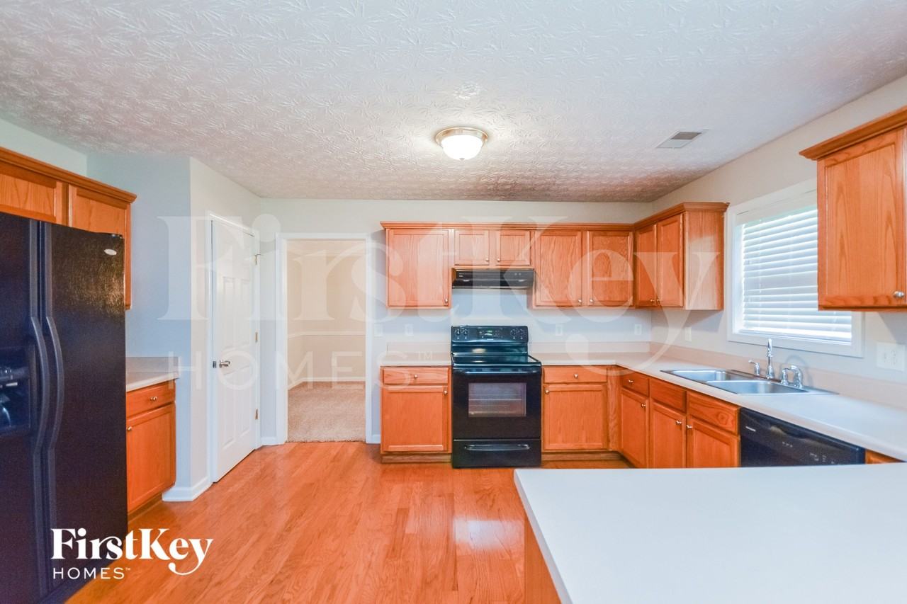 6061 Fairington Farms Ln - Photo 5 of 15
