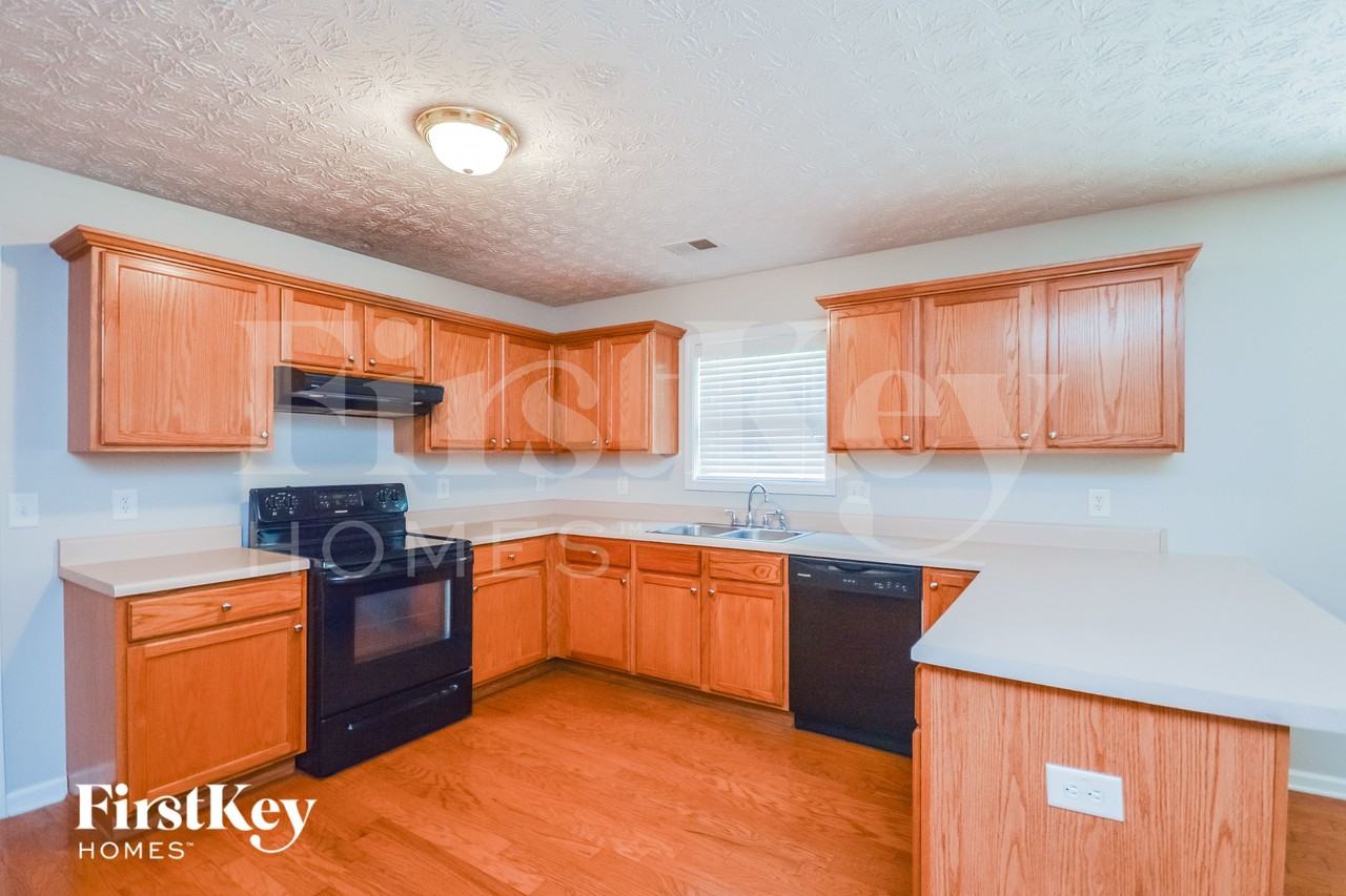 6061 Fairington Farms Ln - Photo 6 of 15