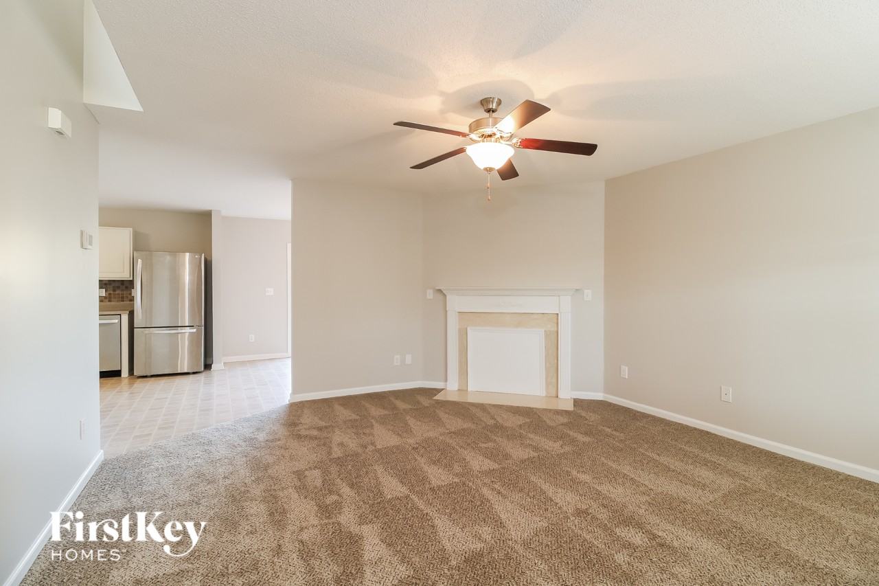 109 Sydney Ct - Photo 2 of 14