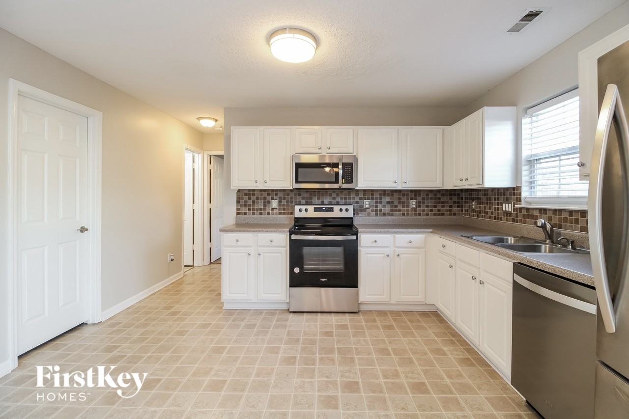 109 Sydney Ct - Photo 4 of 14