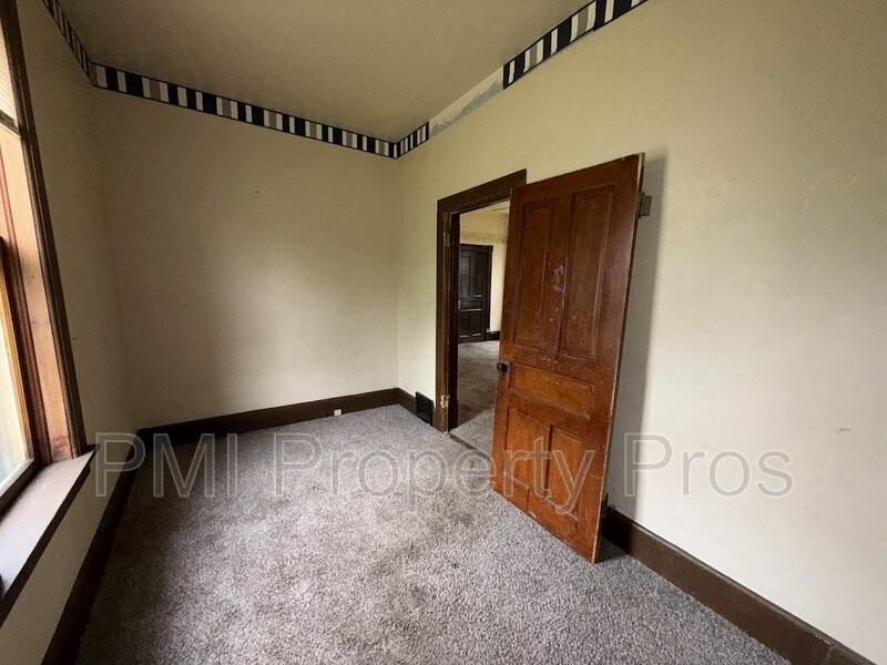 2439 N Dr William Finlayson St - Photo 5 of 6