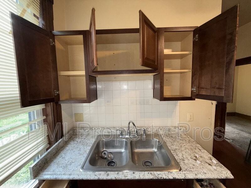 2441 N Dr William Finlayson St - Photo 2 of 8
