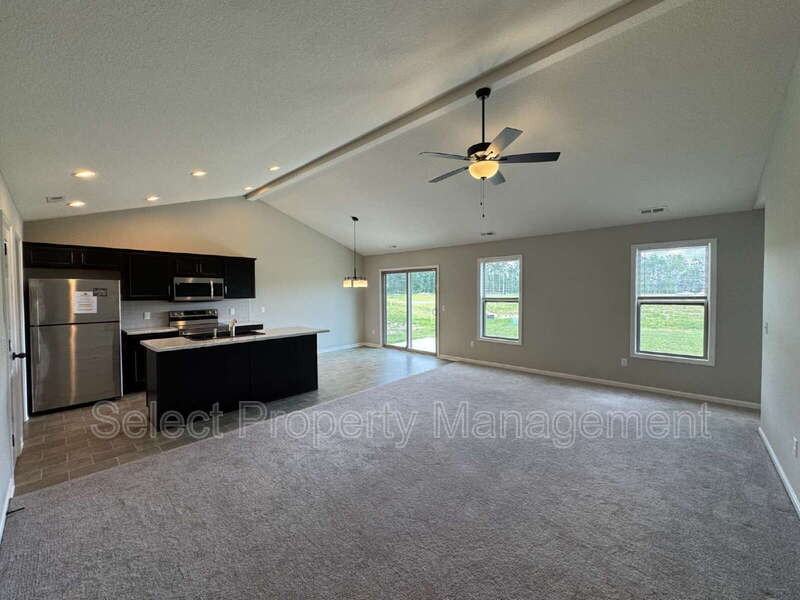 390 Zebulon Cv - Photo 2 of 19