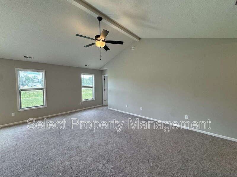 390 Zebulon Cv - Photo 3 of 19