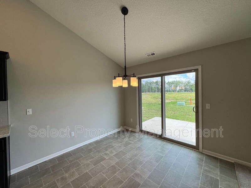 390 Zebulon Cv - Photo 5 of 19