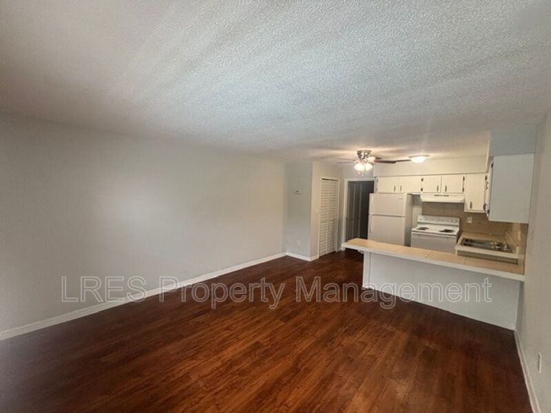 1031 Columbia Ave #G - Photo 3 of 16