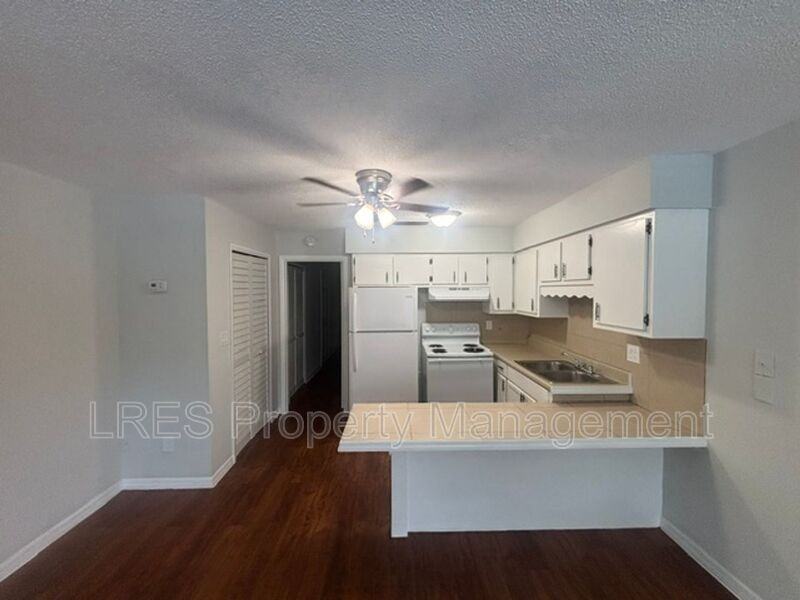 1031 Columbia Ave #G - Photo 4 of 16