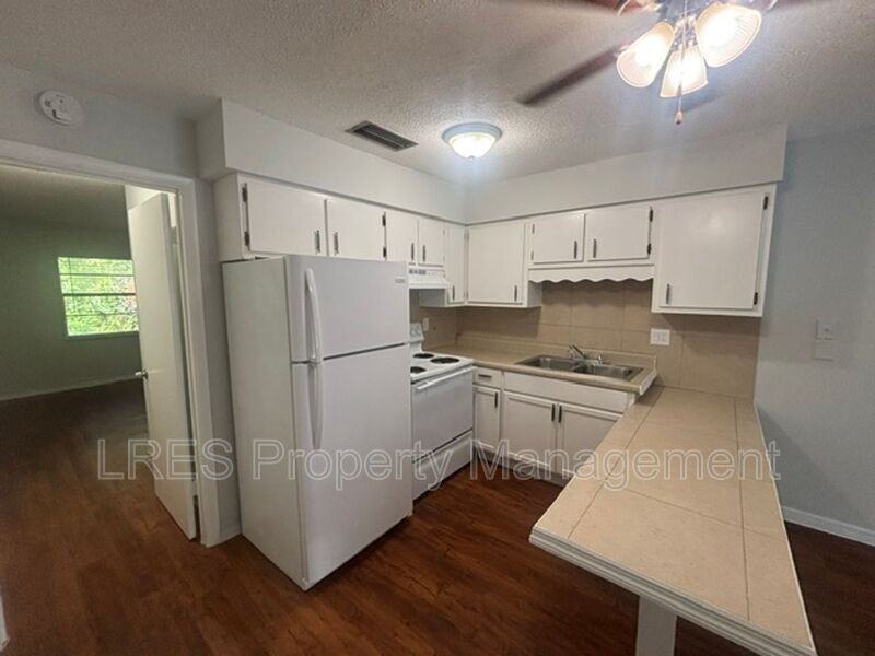 1031 Columbia Ave #G - Photo 6 of 16