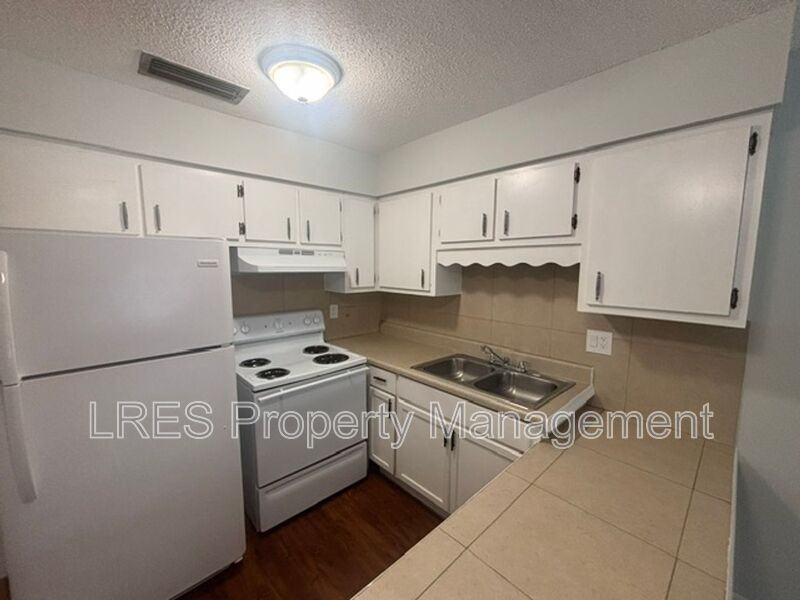 1031 Columbia Ave #G - Photo 7 of 16