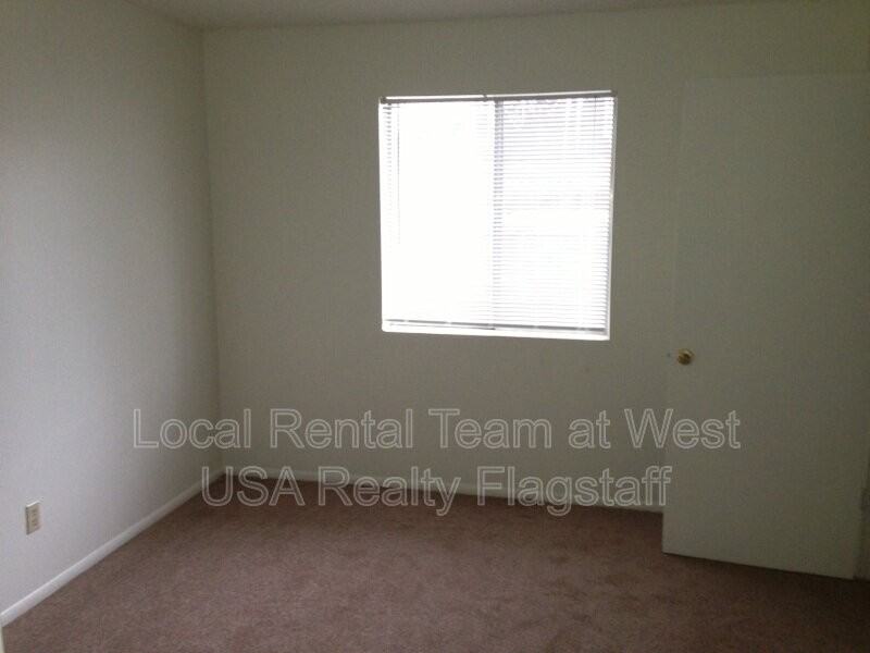 2219 E Dortha Ave #6 - Photo 5 of 7