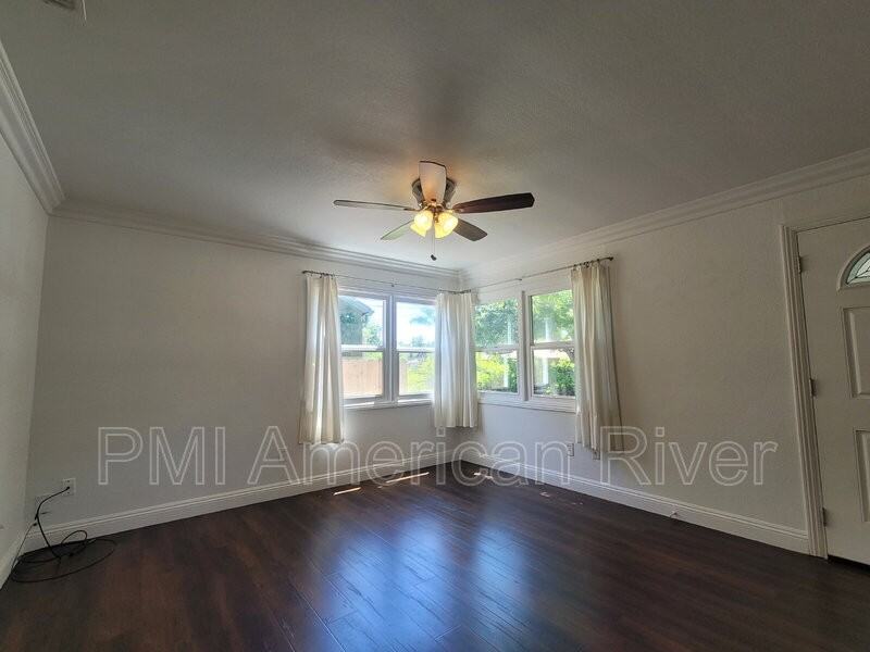 4201 56th St - Photo 2 of 15