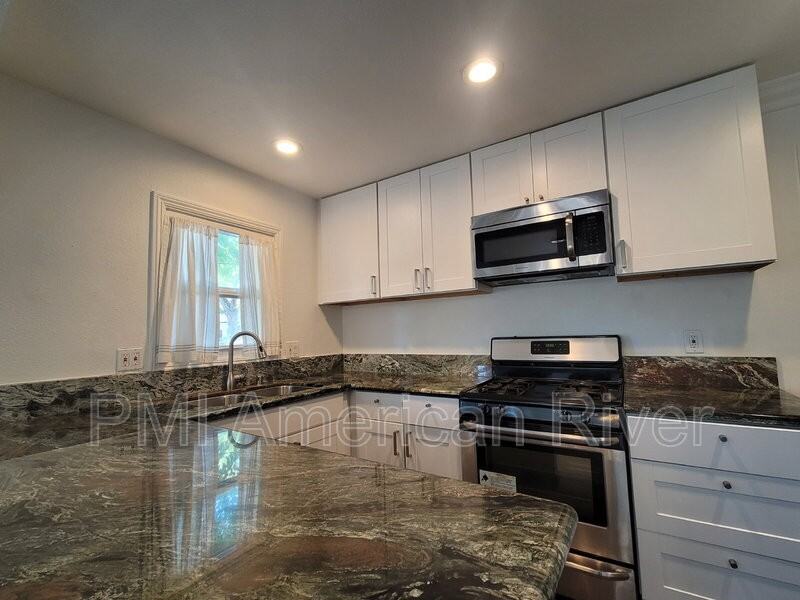4201 56th St - Photo 4 of 15