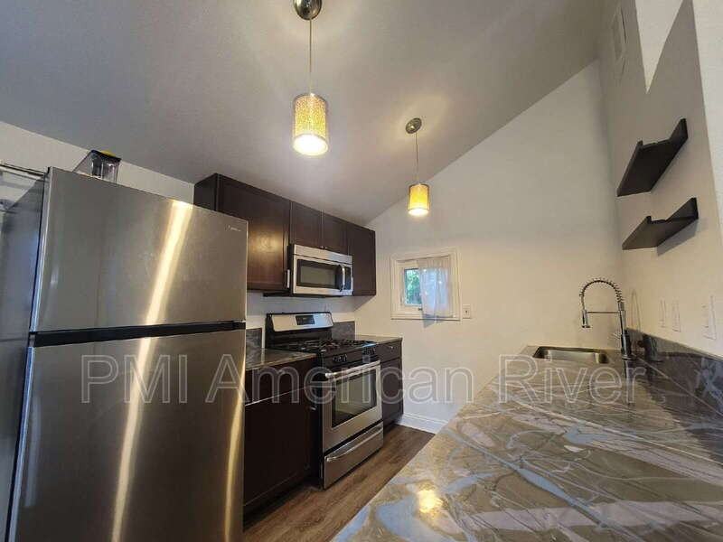 4201 56th St #B - Photo 4 of 6