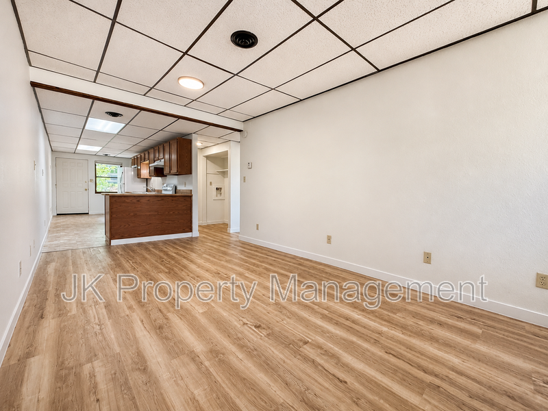1200 1st Ave N #03 - Photo 2 of 10
