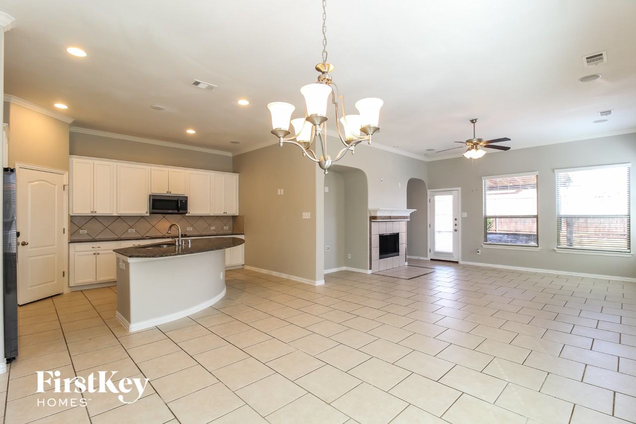 15024 Spruce St - Photo 4 of 15