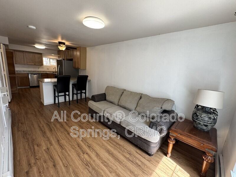 565 W Dale St - Photo 2 of 21