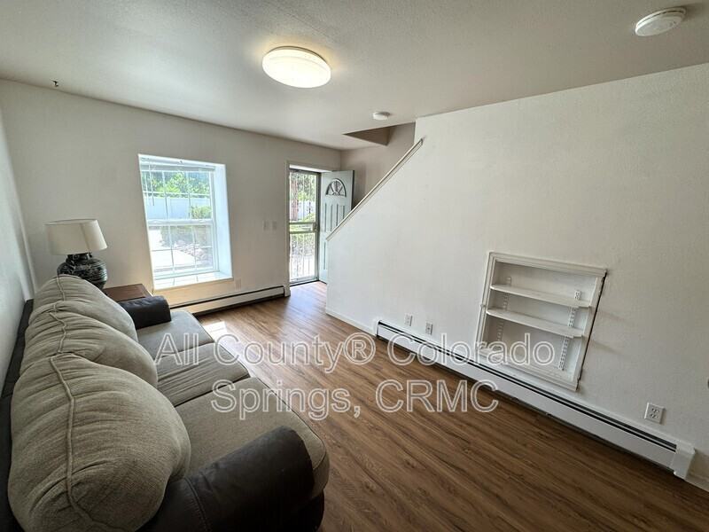 565 W Dale St - Photo 3 of 21