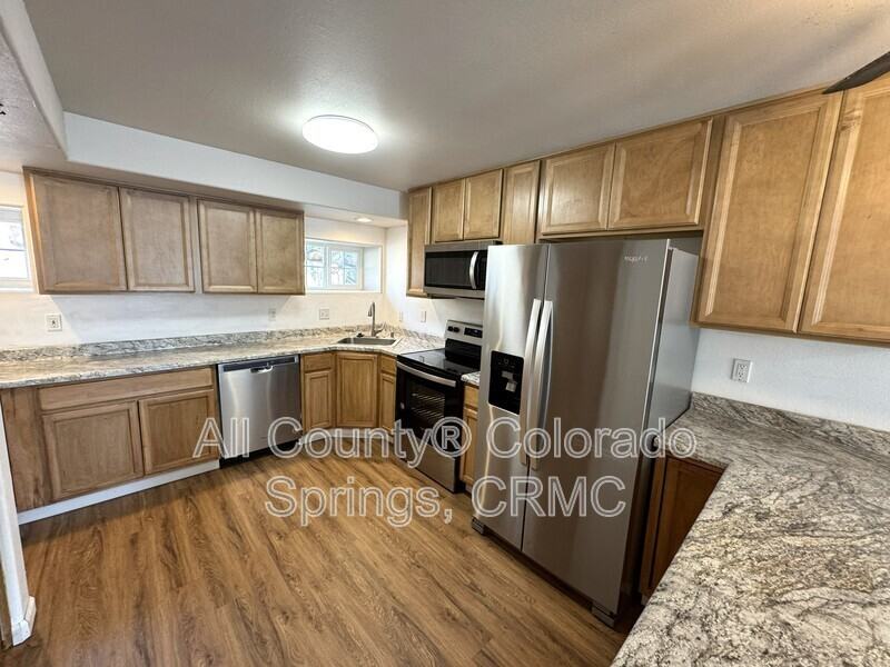 565 W Dale St - Photo 5 of 21
