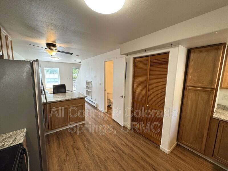 565 W Dale St - Photo 6 of 21
