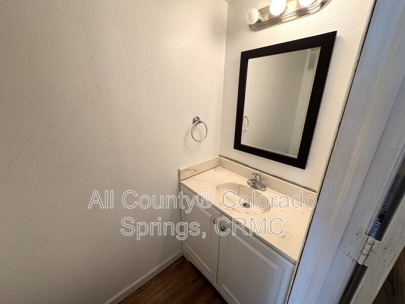 565 W Dale St - Photo 7 of 21