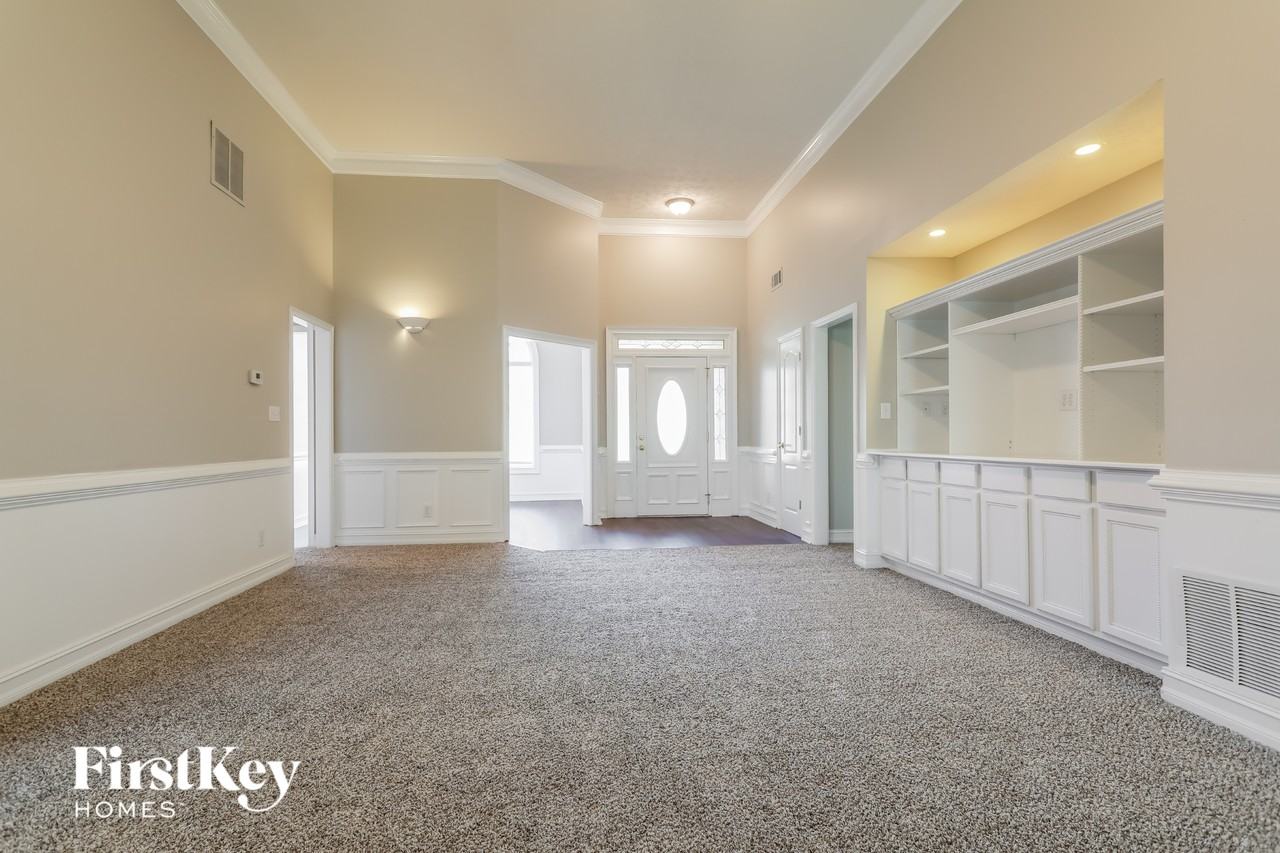715 Roland Manor Dr - Photo 3 of 15
