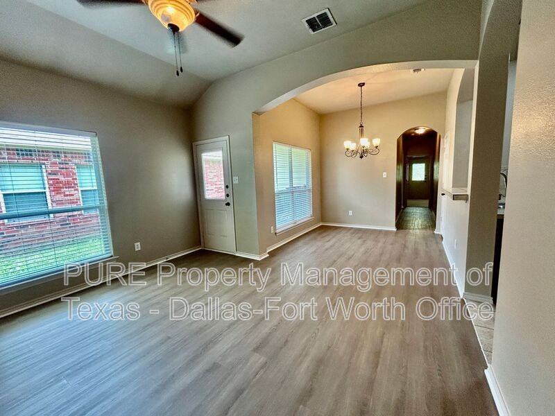1421 Piedmont Dr - Photo 5 of 30