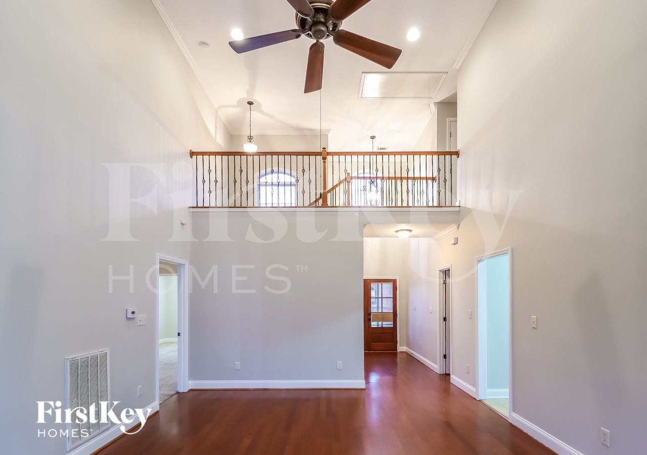 5830 Heritage Park Dr - Photo 4 of 15