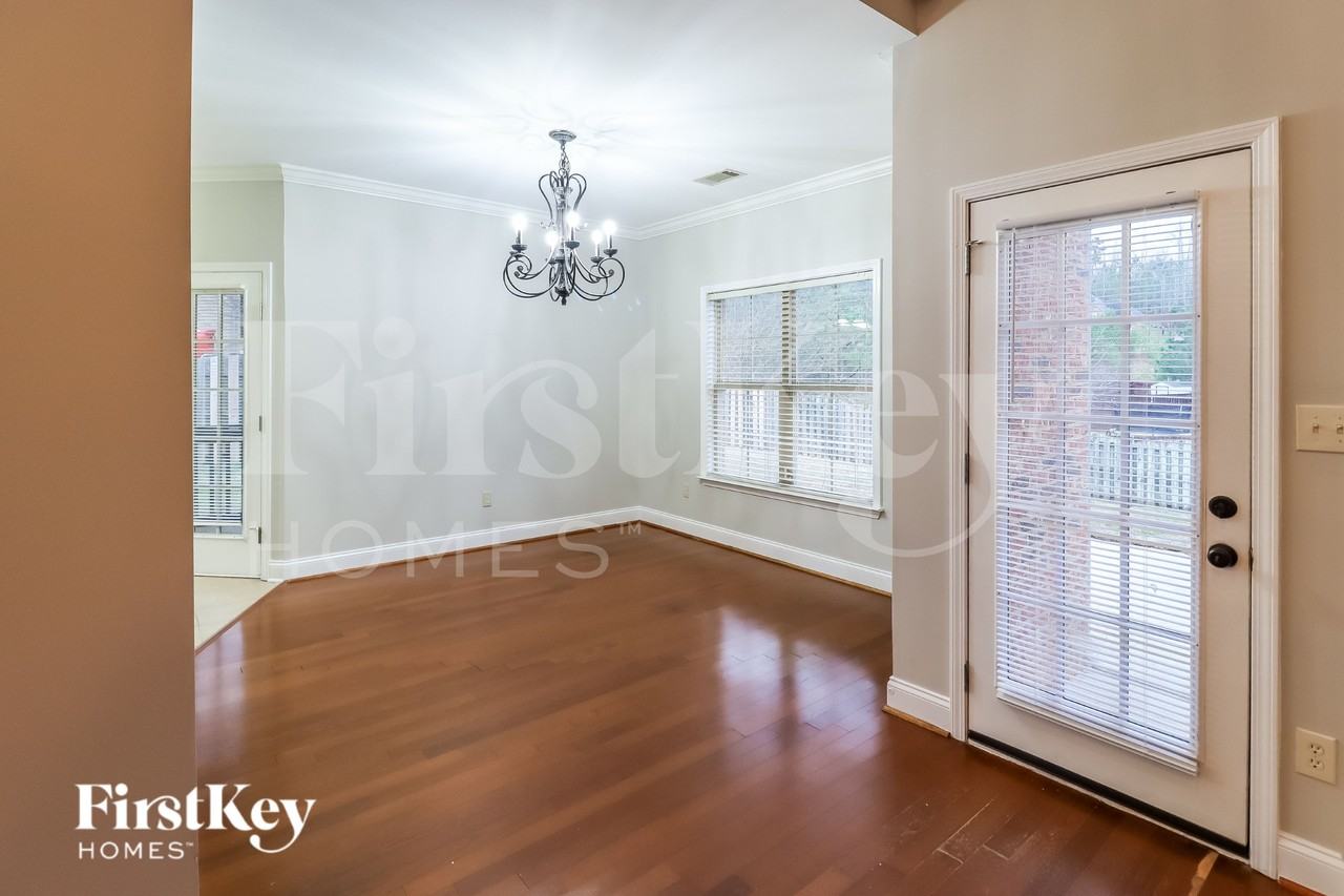 5830 Heritage Park Dr - Photo 7 of 15