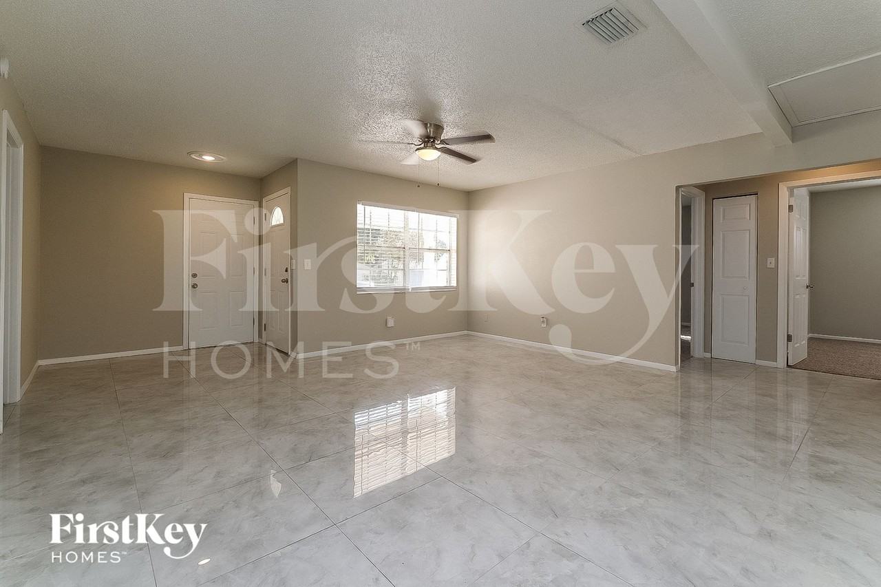 1418 Stonehaven Way - Photo 2 of 15