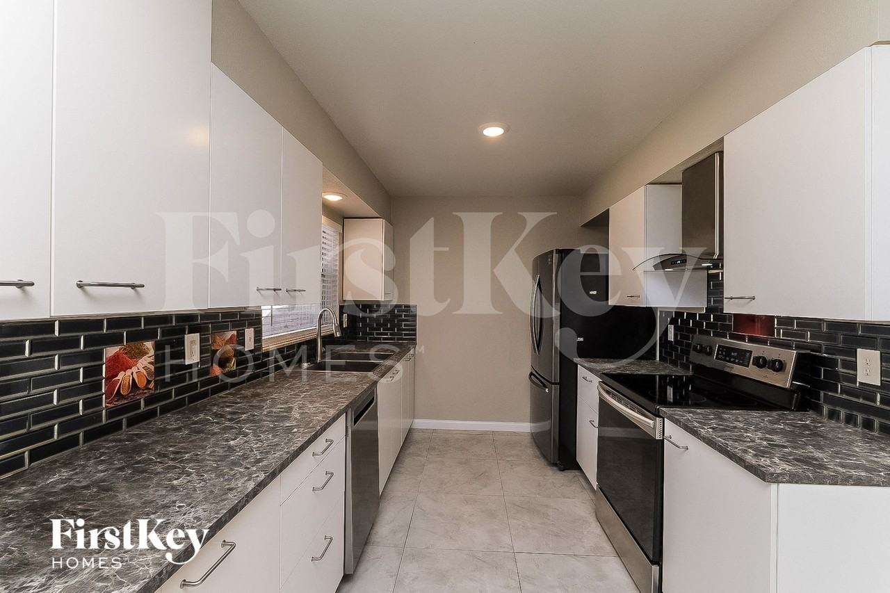 1418 Stonehaven Way - Photo 6 of 15