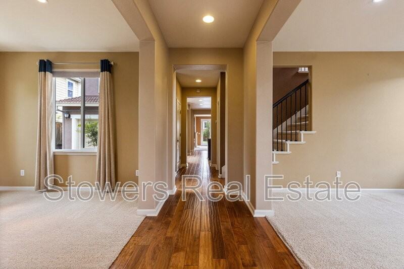 2512 Piccadilly Cir - Photo 4 of 44
