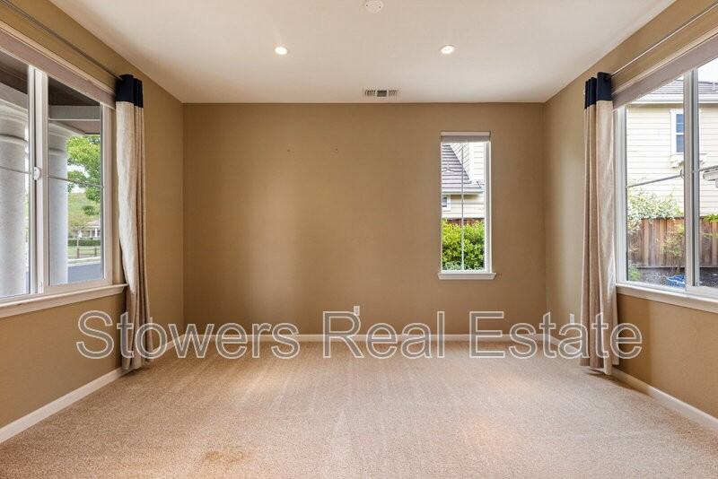 2512 Piccadilly Cir - Photo 5 of 44