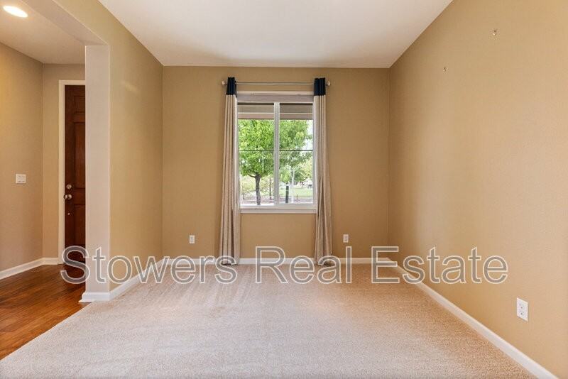 2512 Piccadilly Cir - Photo 6 of 44
